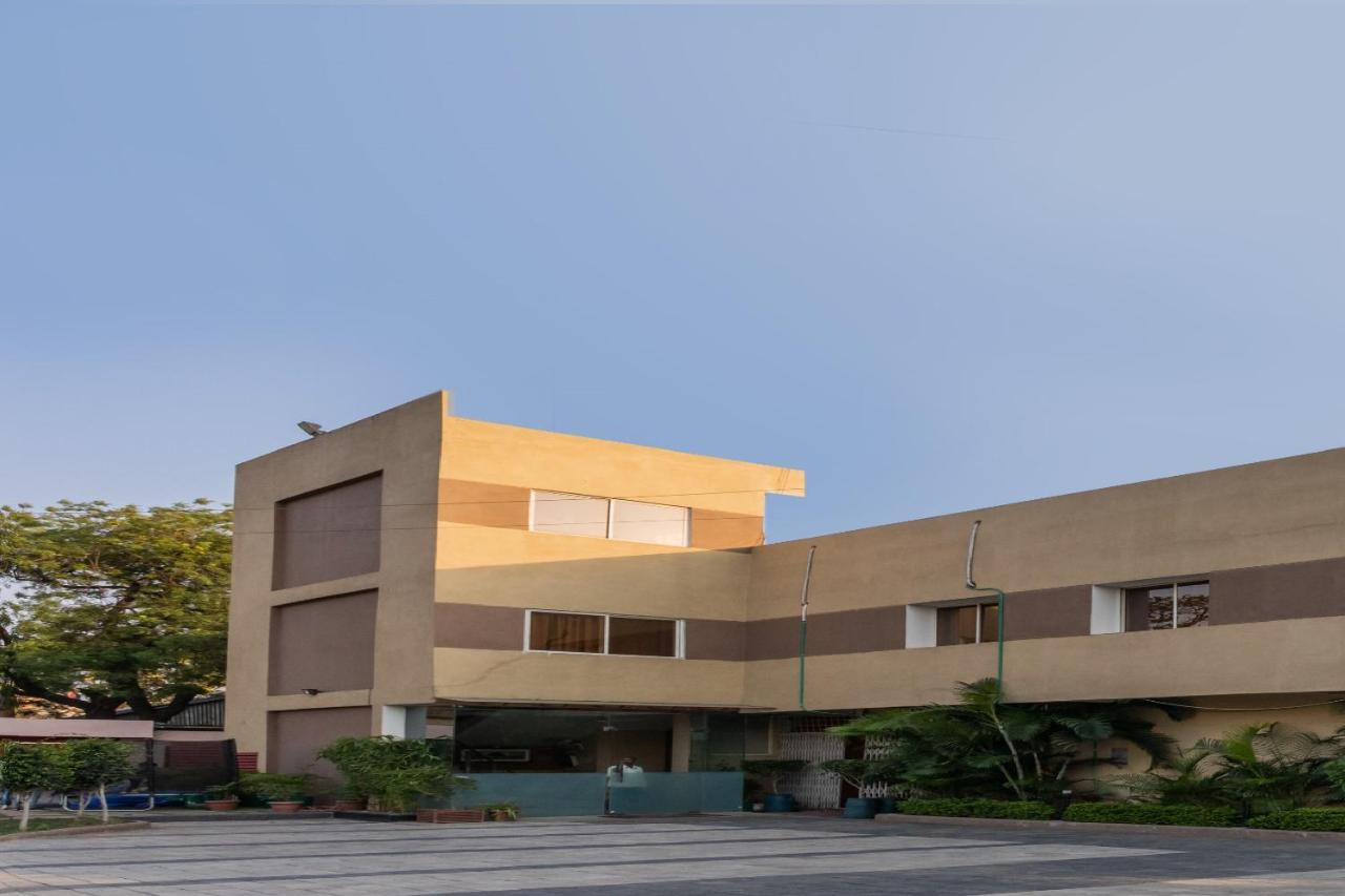 Oyo 79233 Hotel Hive Stays Kochi Exterior photo