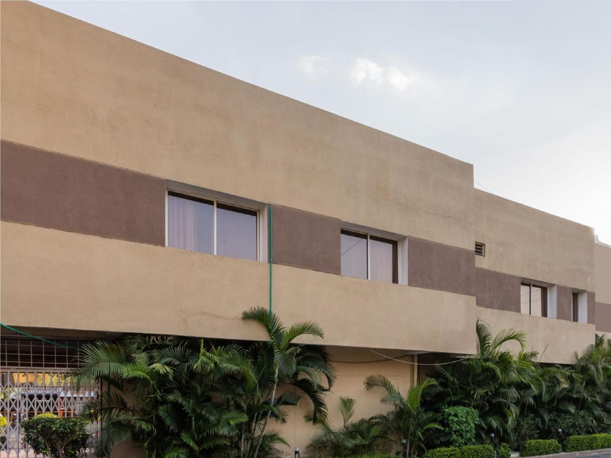 Oyo 79233 Hotel Hive Stays Kochi Exterior photo